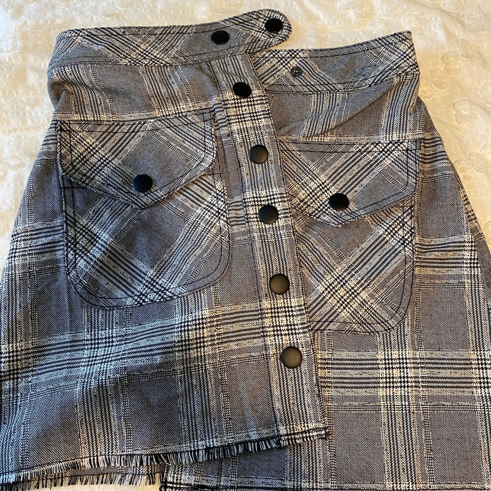 Plaid skirt with buttons